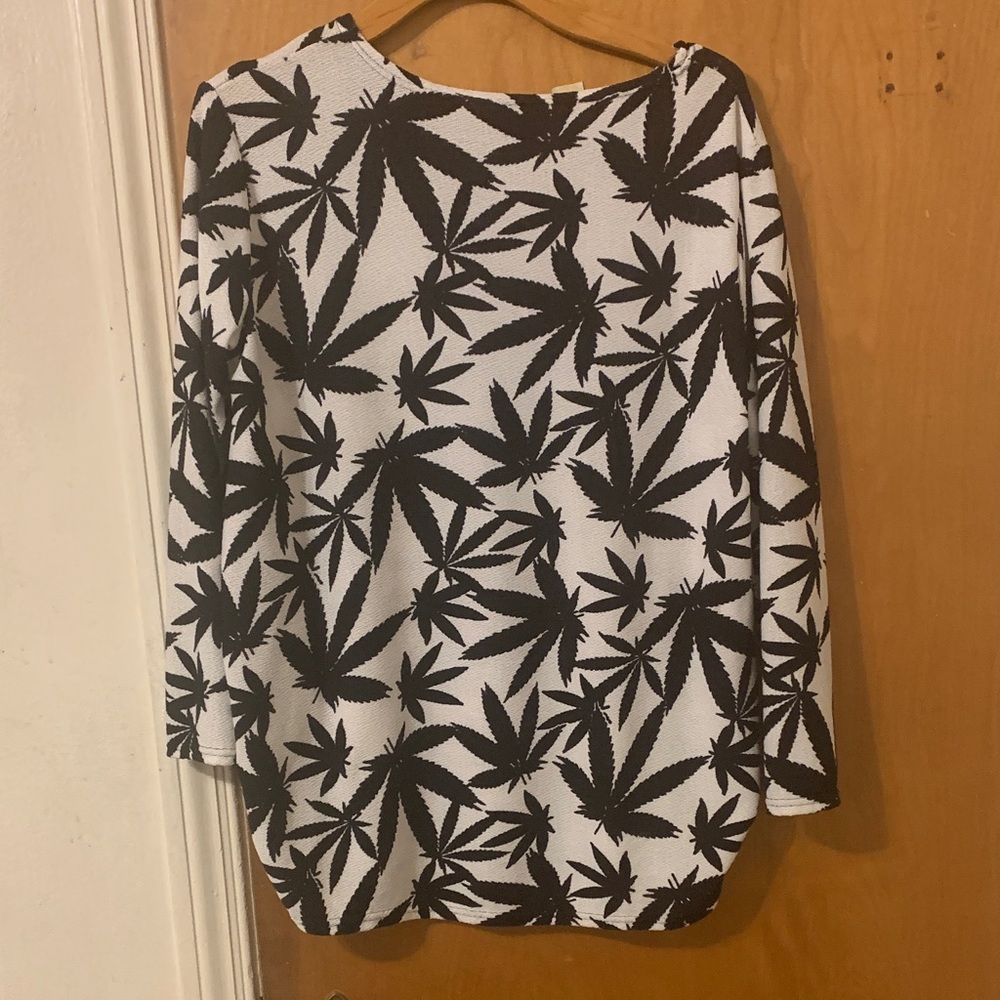 Chic Black Leaf Print Long Sleeve Women's Top
